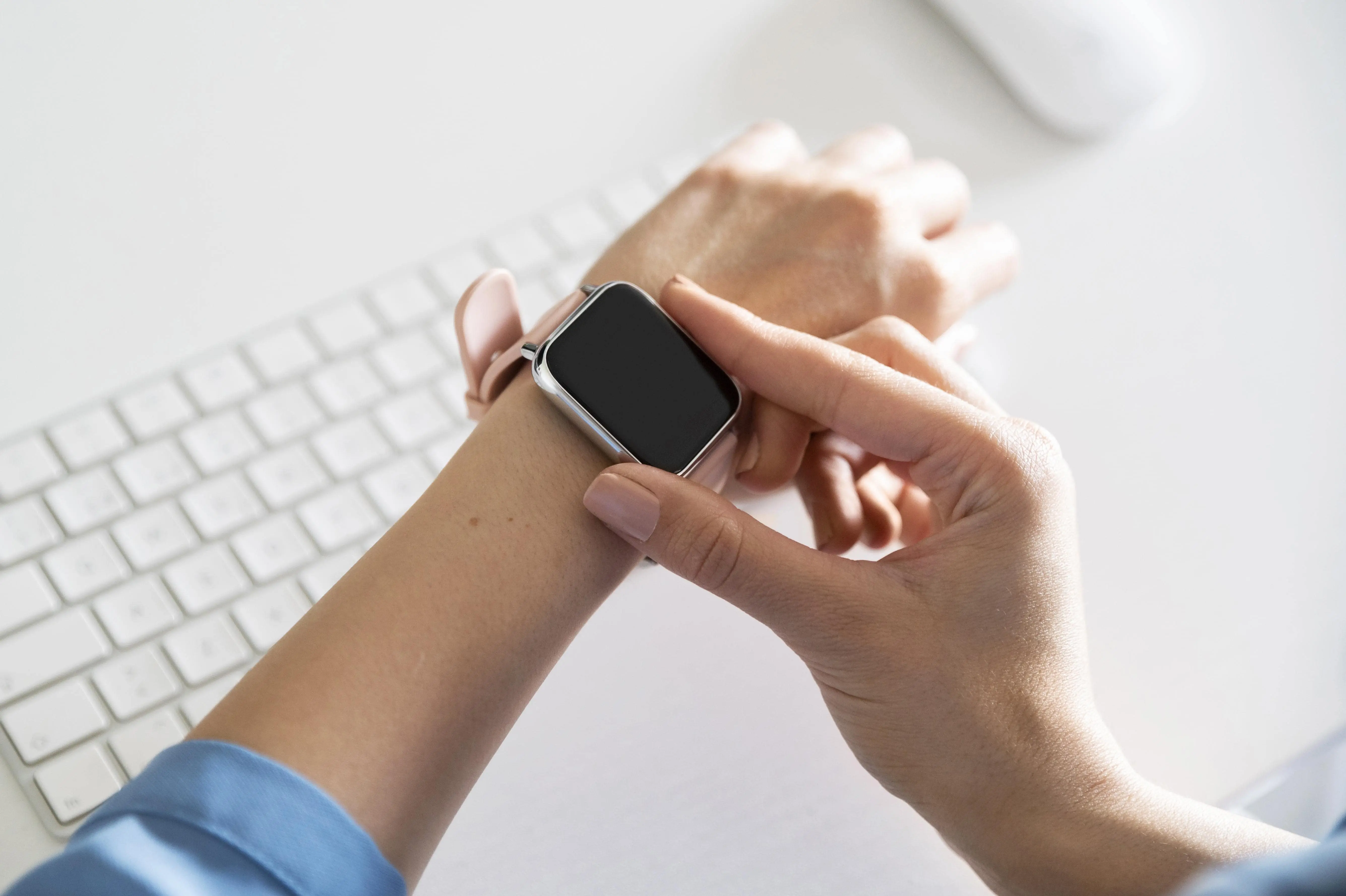 Blog 9 close up hand wearing smartwatch min